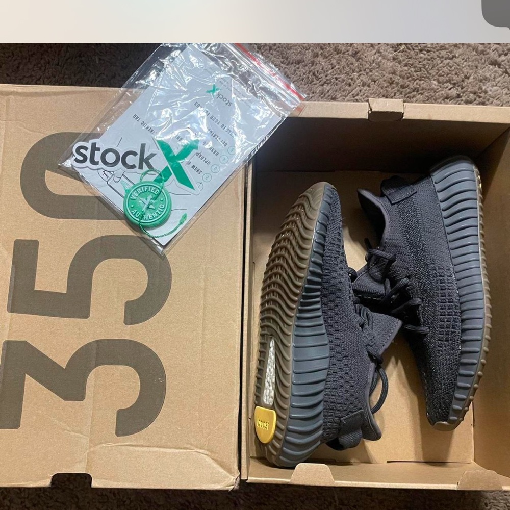 Yeezys boost 350 V2